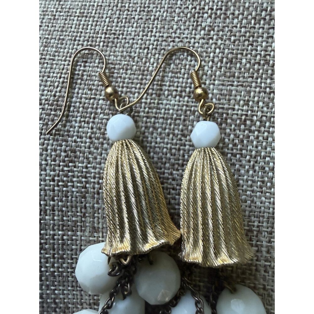 Vintage Dangle Drop Tulip Pierced Milk Glass Earrings Gold Tone Tassel Retro - Picture 4 of 5